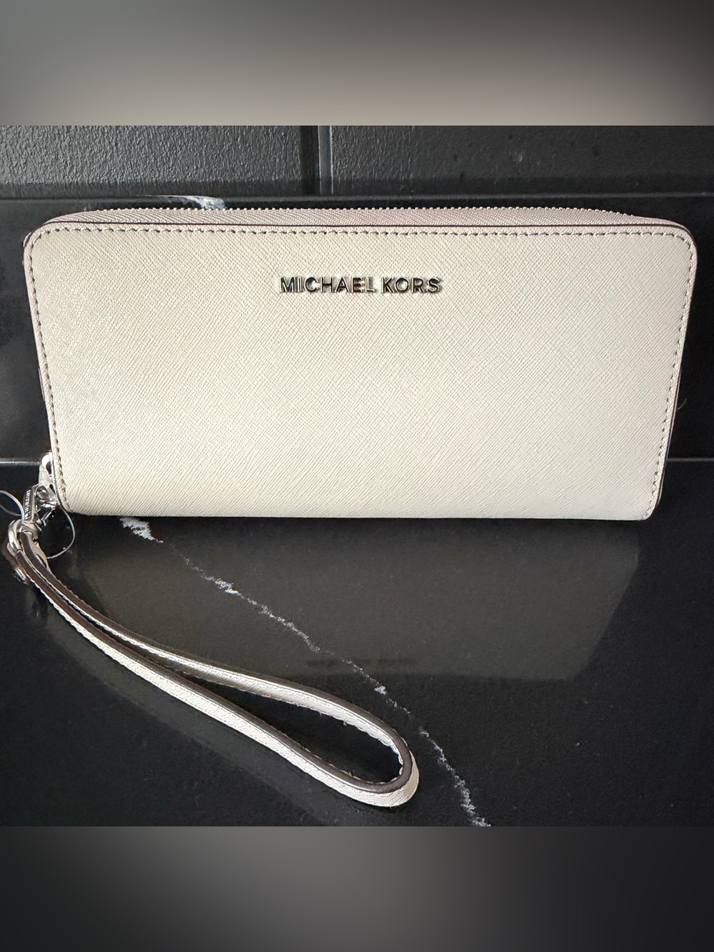 Michael Kors Jet Set Travel Continental Wallet Cement